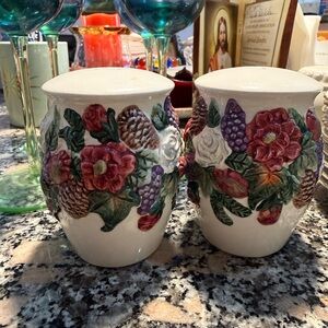 Salt & Pepper shakers